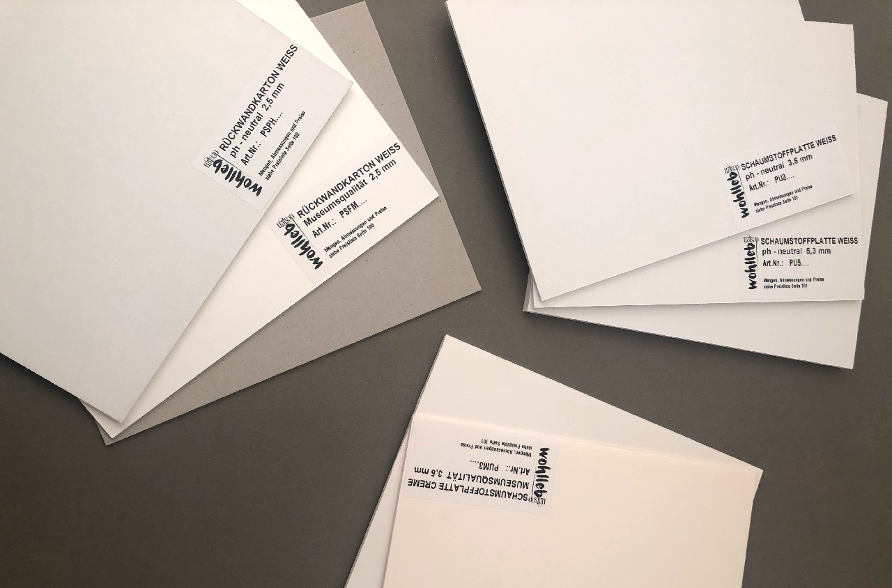 Rückwandkartons, Graupappe und selbstklebende Kartons
